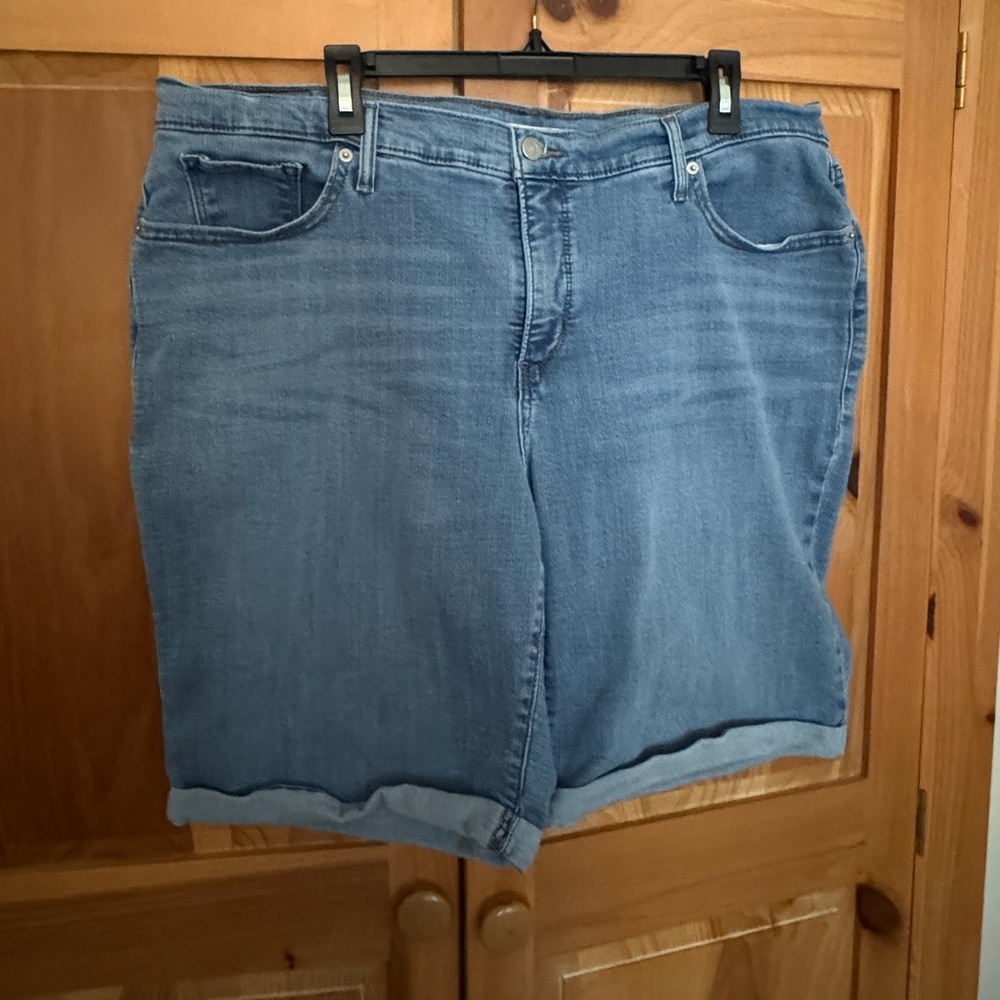 Levi's Classic Bermuda Shorts